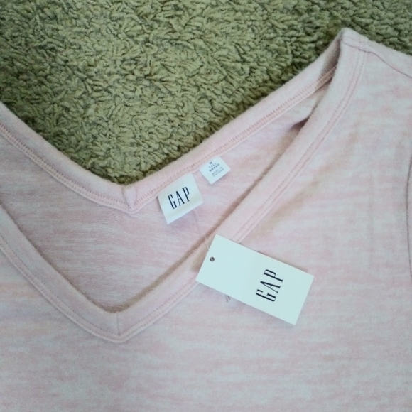 Gap Softspun NWT elbow sleeve top MT - Picture 2 of 4